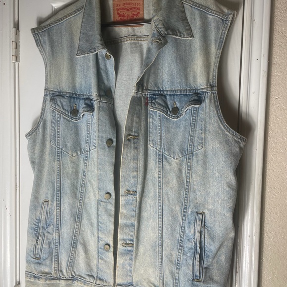 Levi's Other - Levi's Classic Blue Denim Vest